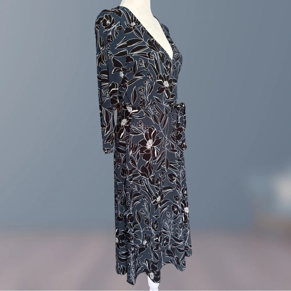 LAST CHANCE | NWT Leota Perfect Wrap Dress Classic Floral Dress - Picture 5 of 10